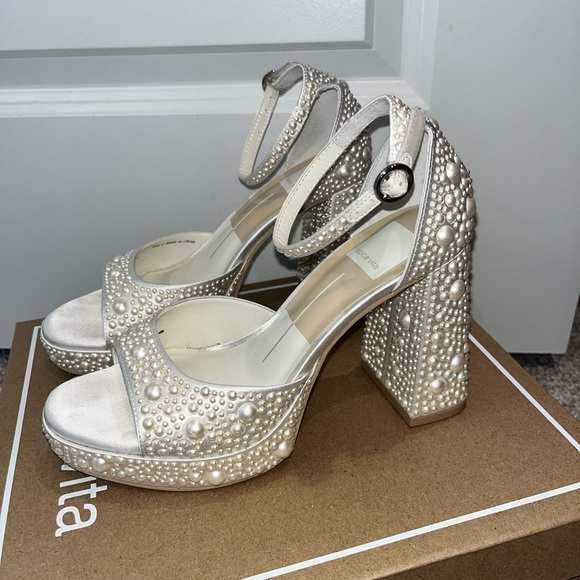 Dolce Vita White Heels Elegant Shoes - Picture 4 of 10